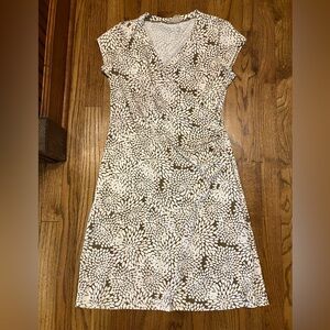 Athleta Dress Wrap Floral Stretch Casual Travel Comfort OliveTan‎ White Medium